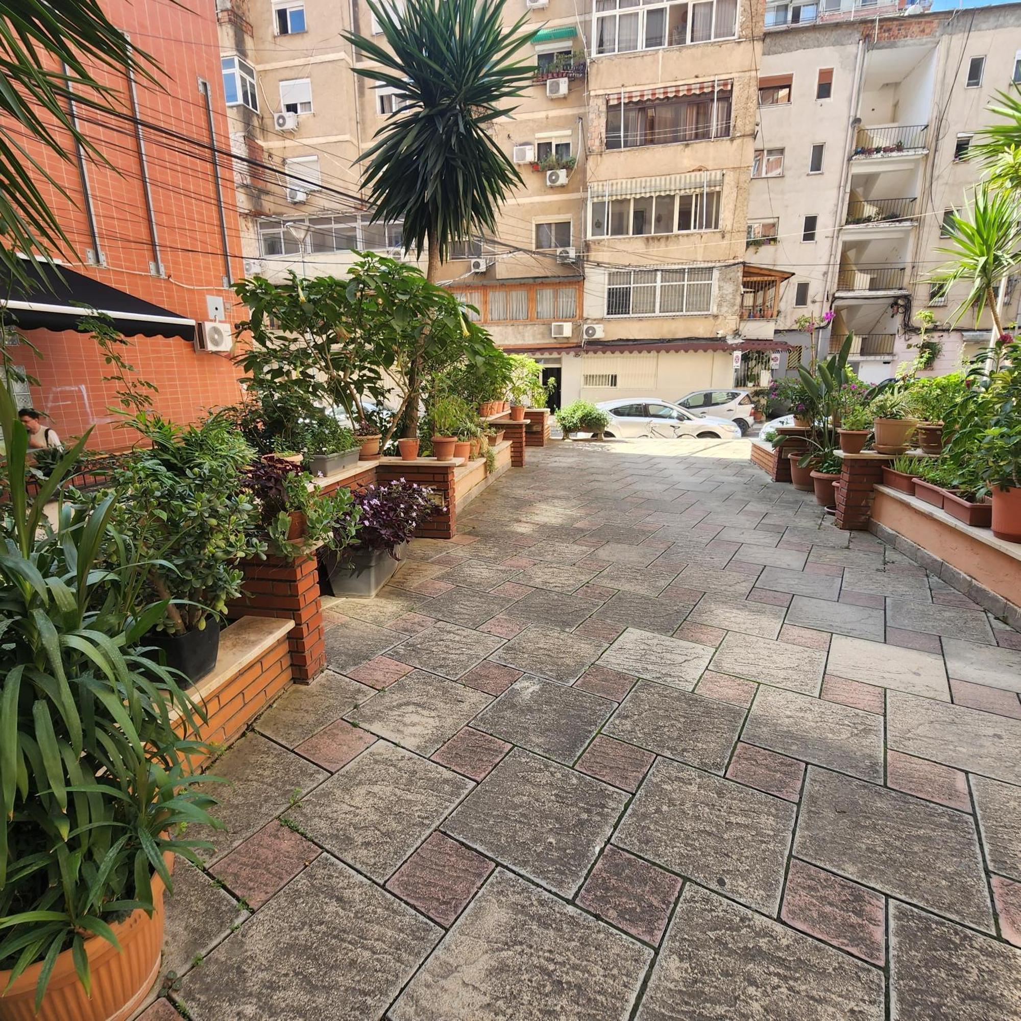 Kalpazo Home Skanderbeg Square Тирана Екстер'єр фото