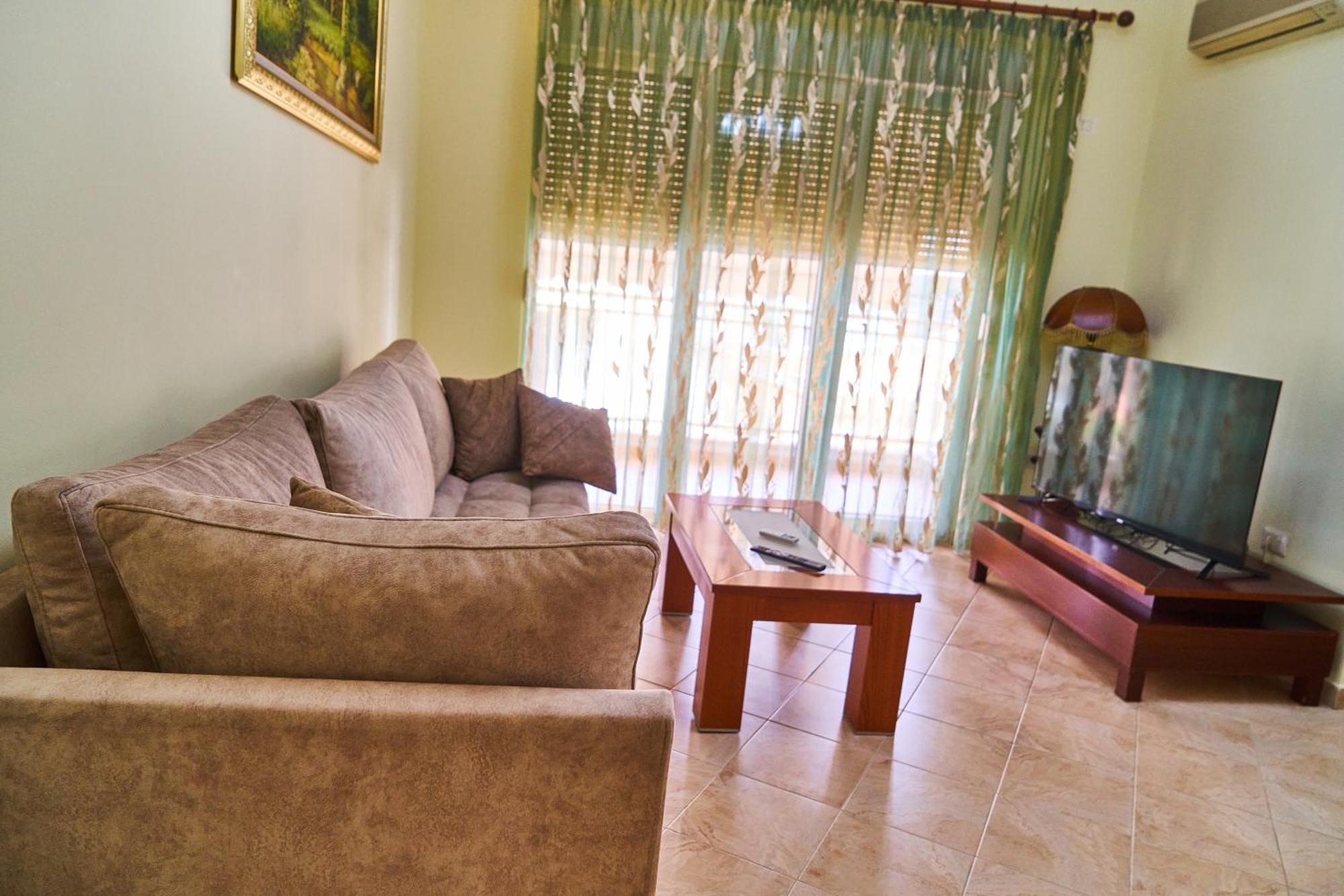 Kalpazo Home Skanderbeg Square Тирана Екстер'єр фото