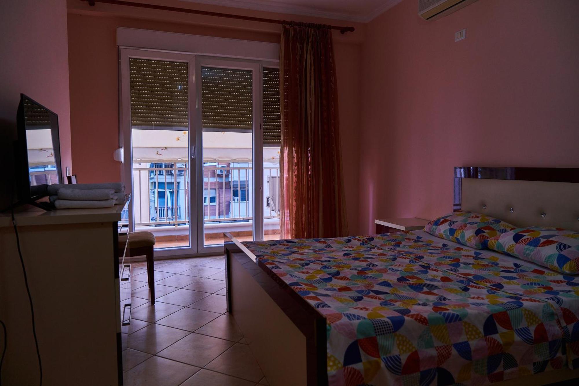 Kalpazo Home Skanderbeg Square Тирана Екстер'єр фото