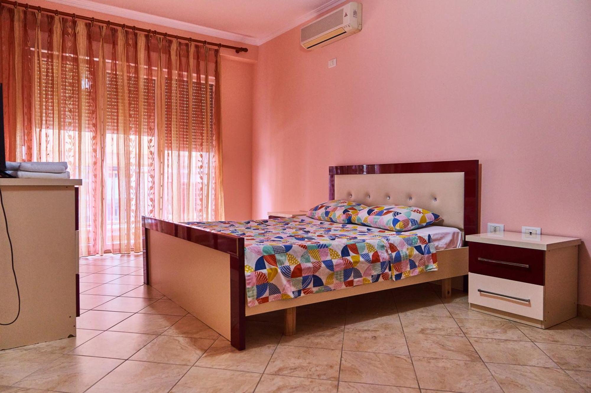Kalpazo Home Skanderbeg Square Тирана Екстер'єр фото