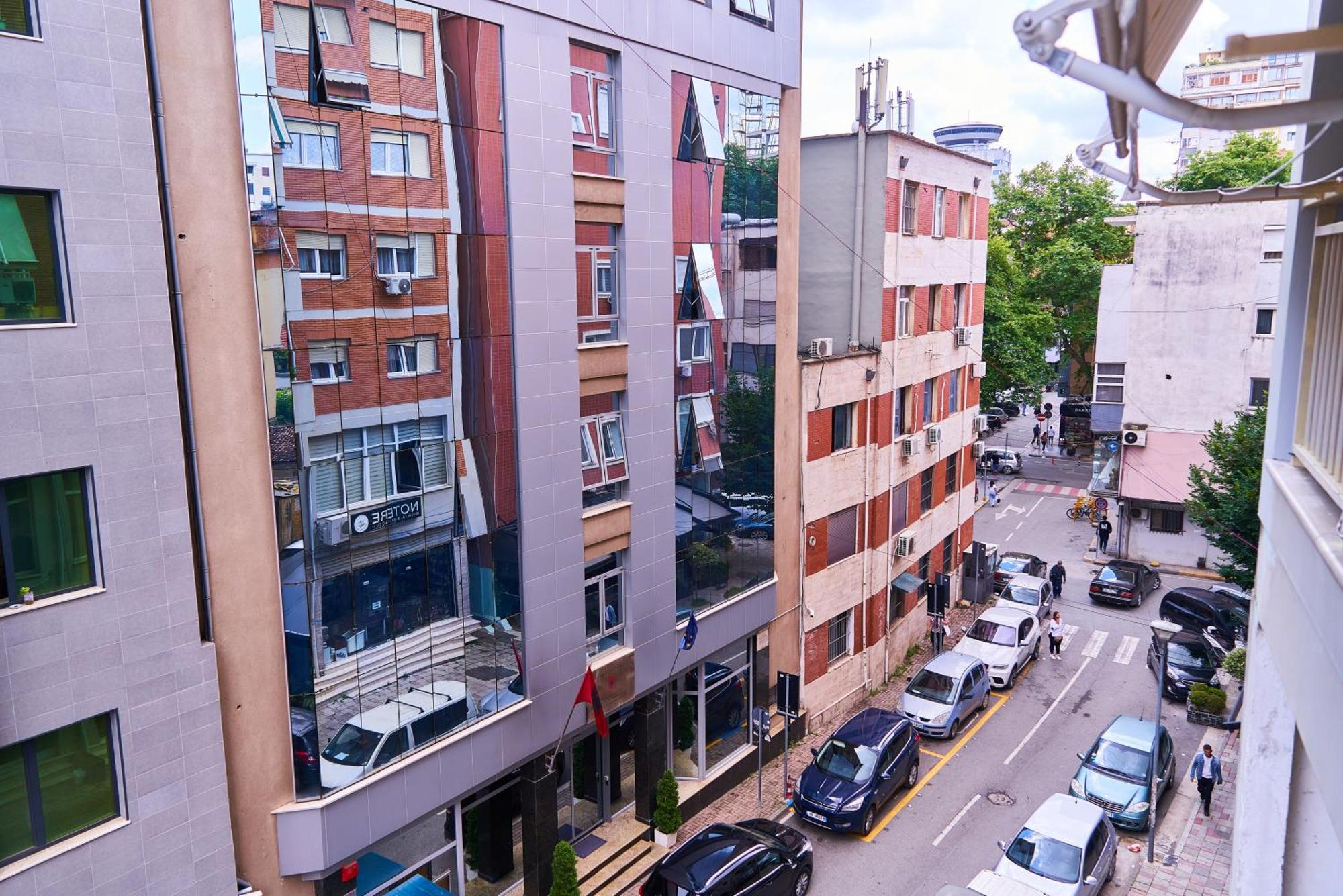 Kalpazo Home Skanderbeg Square Тирана Екстер'єр фото