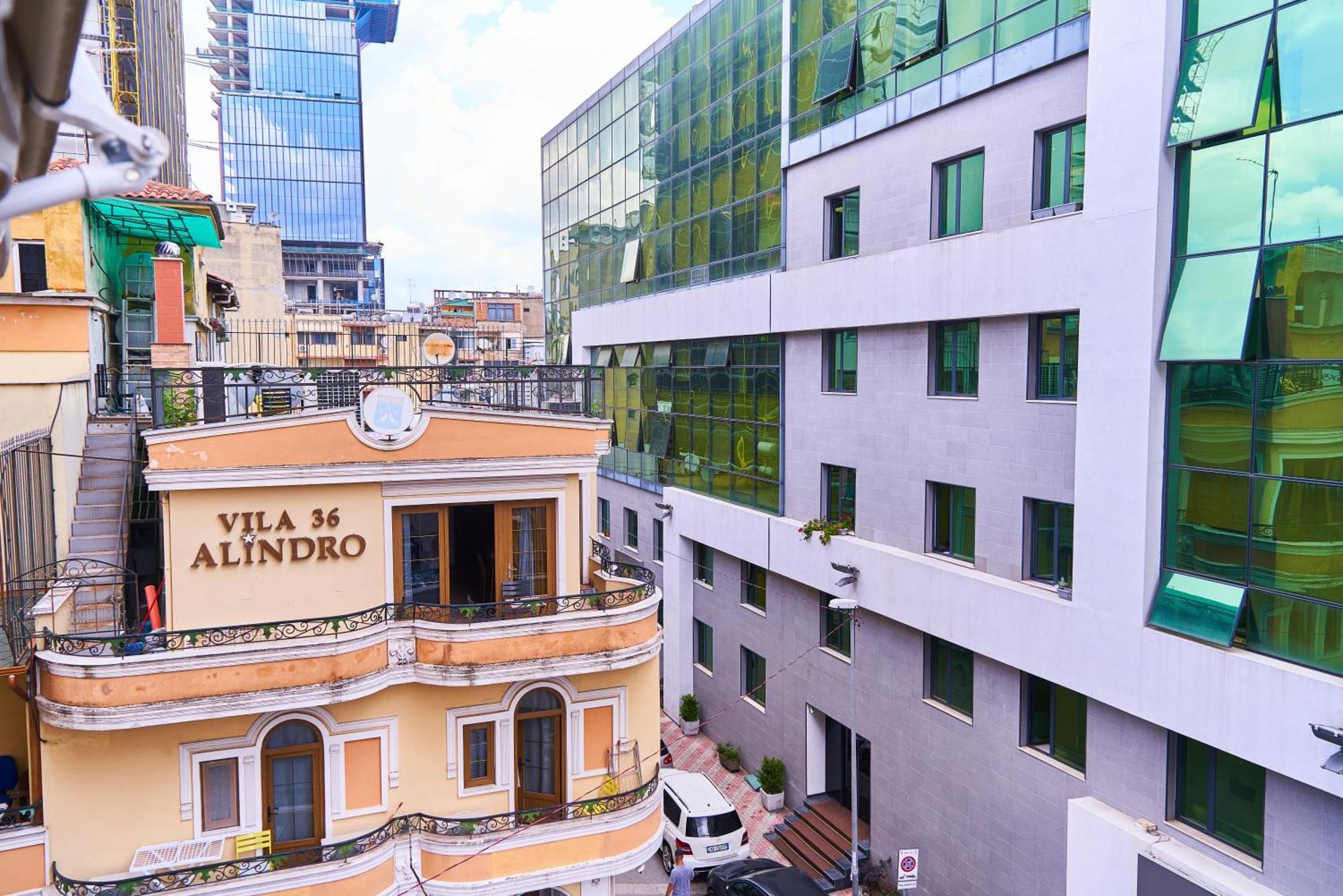 Kalpazo Home Skanderbeg Square Тирана Екстер'єр фото
